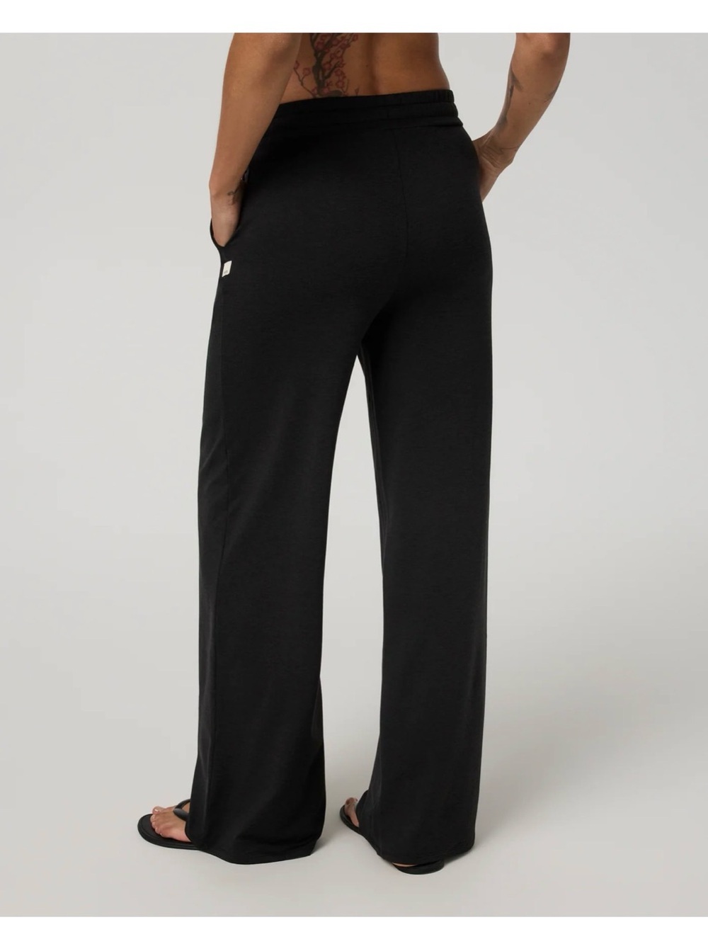 Vuori Halo Essential Wideleg Pant Women’s Size Small in Black - Picture 8 of 12